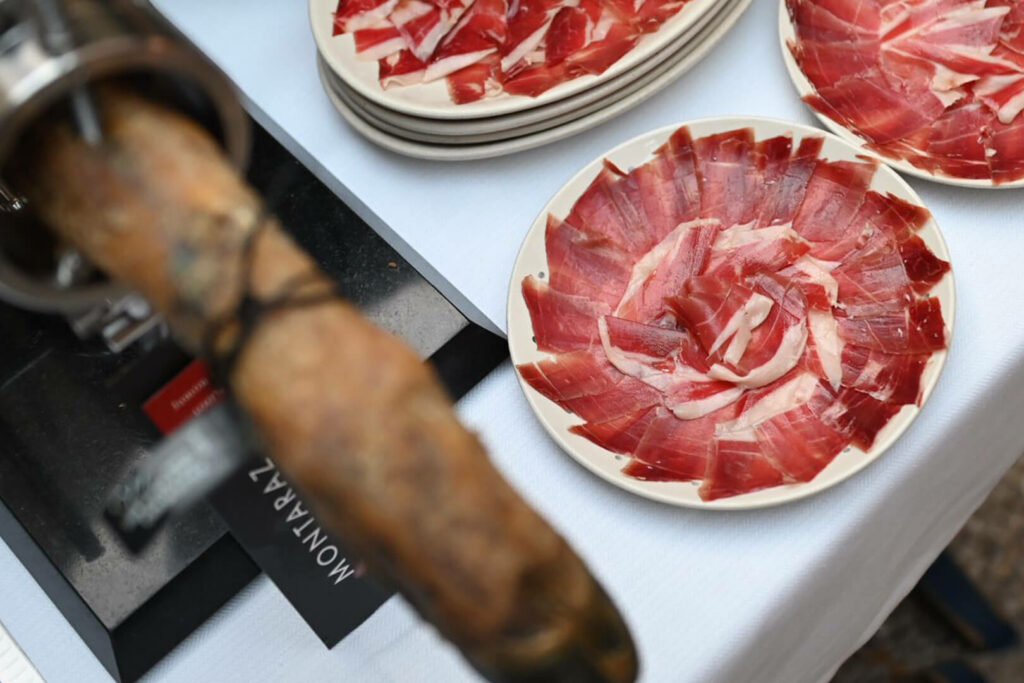 como-cortar-jamon-montaraz