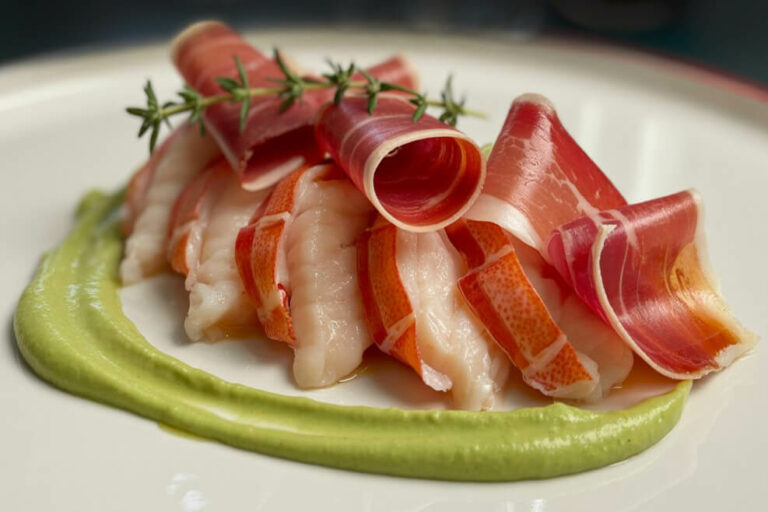 42. Medallones de bogavante y jamón ibérico Montaraz.