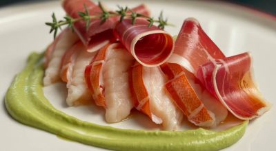 medallones de bogavante y jamón ibérico.